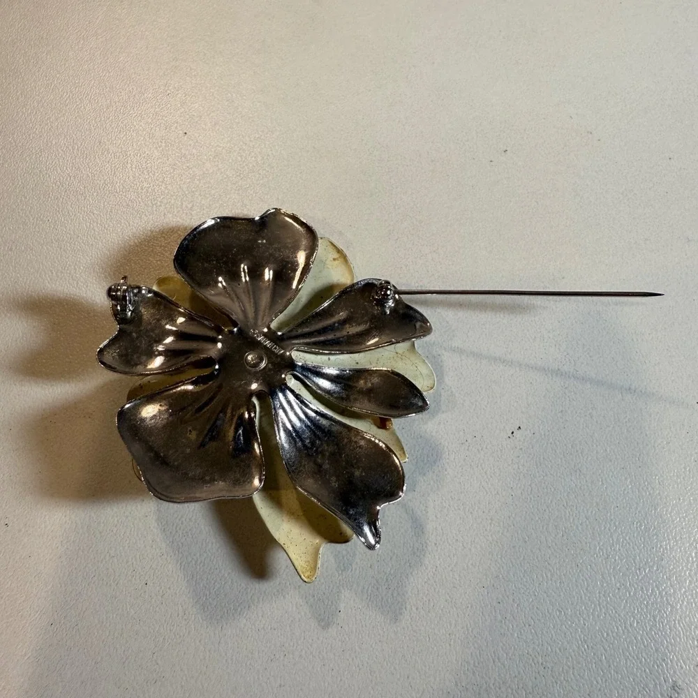 Vintage Sarah Coventry Flower Brooch Pin Floral White Bead Center Costume Jewelr